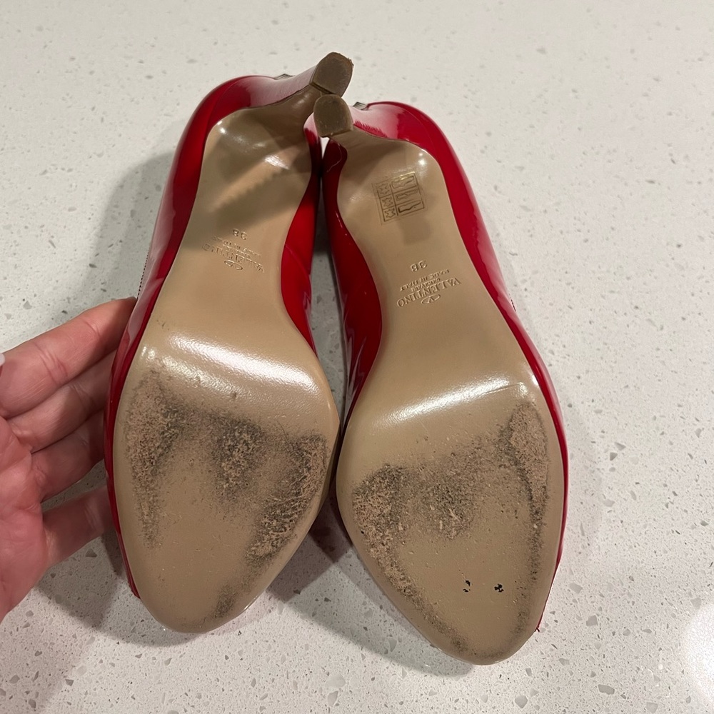 Valentino red patent leather pumps. Size 38. 4 inch heel - Picture 5 of 6